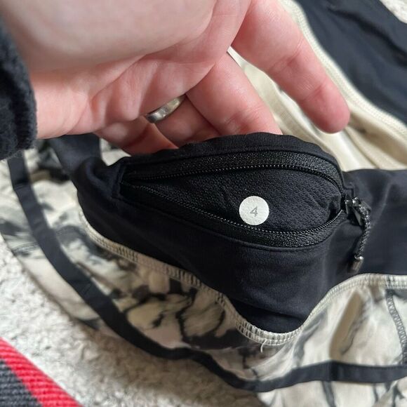 Lululemon Speed Up Women’s Tye Tie Dye Athletic Running Shorts - Picture 5 of 9